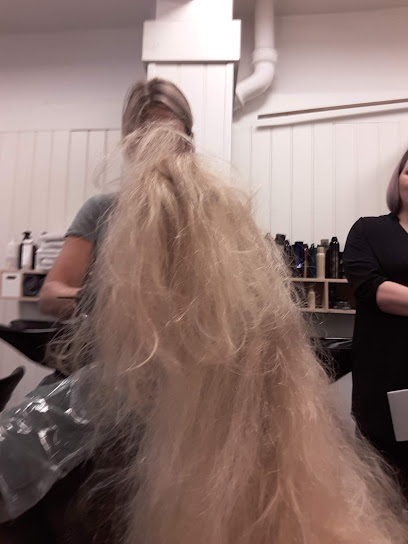 Moss Frisorsenter V/ line Person | Frisørsalong i Moss