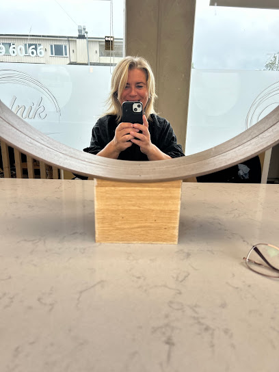 Unique hair salon AS | Frisørsalong i Eide