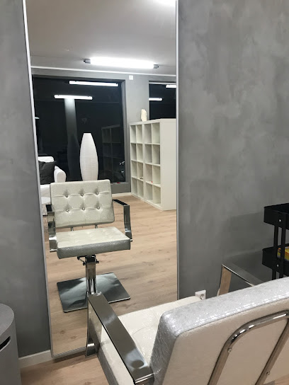 Cut&Color Frisor | Frisørsalong i Paradis